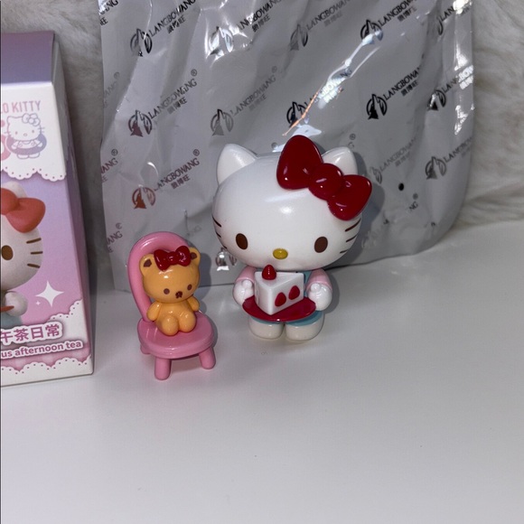 Hello Kitty 50th Anniversary Delicious Afternoon Tea Figurine Set - Picture 4 of 4